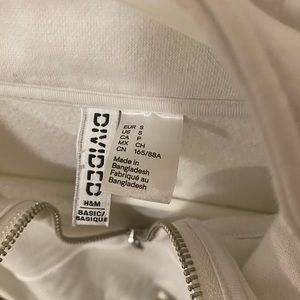 H & M gitls white sweatshirt